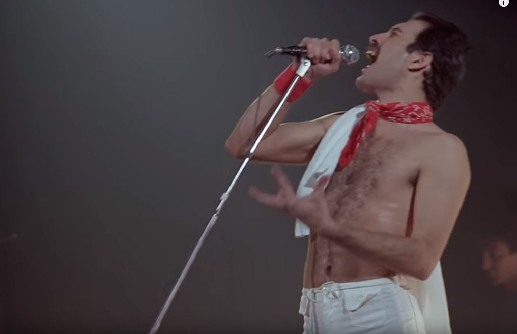 Ez volt Freddie Mercury egyik legjobb fellépése. 1981-ben akkora bulit csinált, hogy sokan még ma is azt emlegetik:
