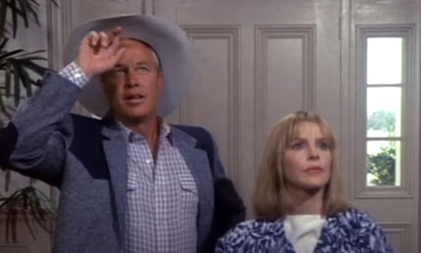 Kevesen tudják, hogy Brad Pitt is szerepelt a Dallasban 1987-ben: ilyet fejet vág Jenna és Ray, mikor meglátja őt. Te felismernéd?