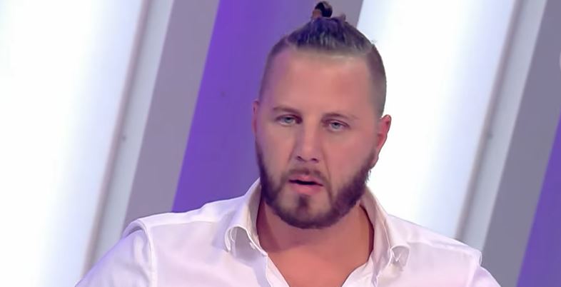 Zámbó Krisztián tűzpiros magassarkúban parádézott a színpadon, videó is készült róla